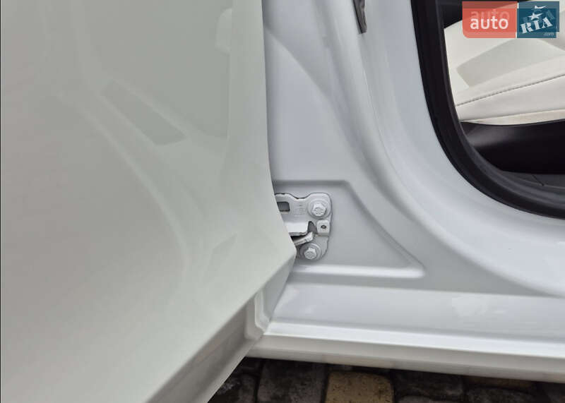 Седан Tesla Model 3 2019 в Львове