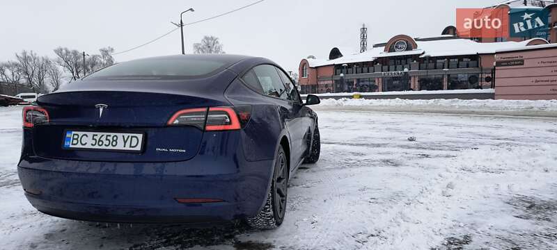Седан Tesla Model 3 2022 в Дрогобичі