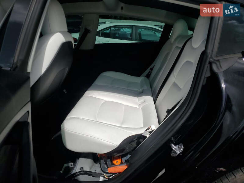 Седан Tesla Model 3 2022 в Виннице