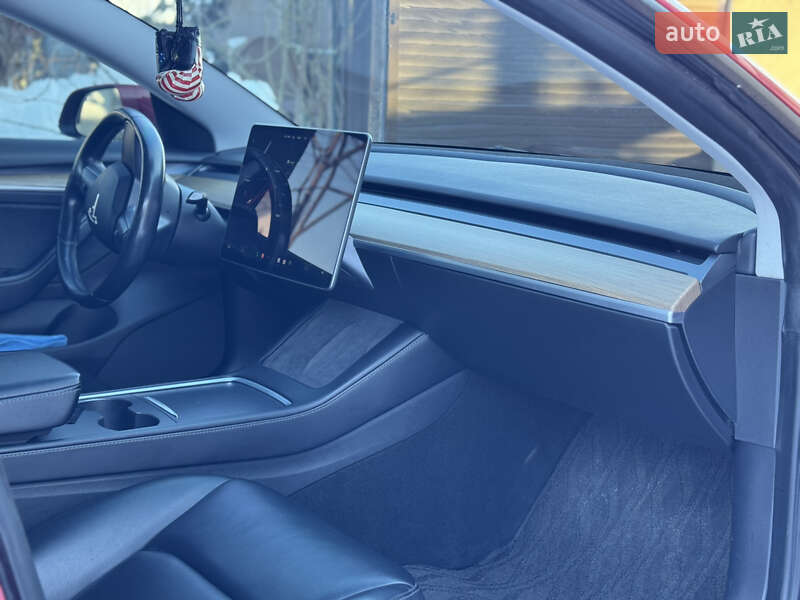 Седан Tesla Model 3 2021 в Ивано-Франковске