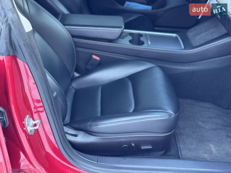 Седан Tesla Model 3 2021 в Ивано-Франковске