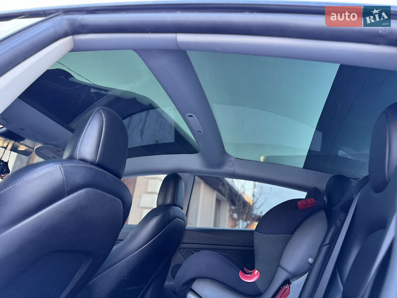 Седан Tesla Model 3 2021 в Ивано-Франковске