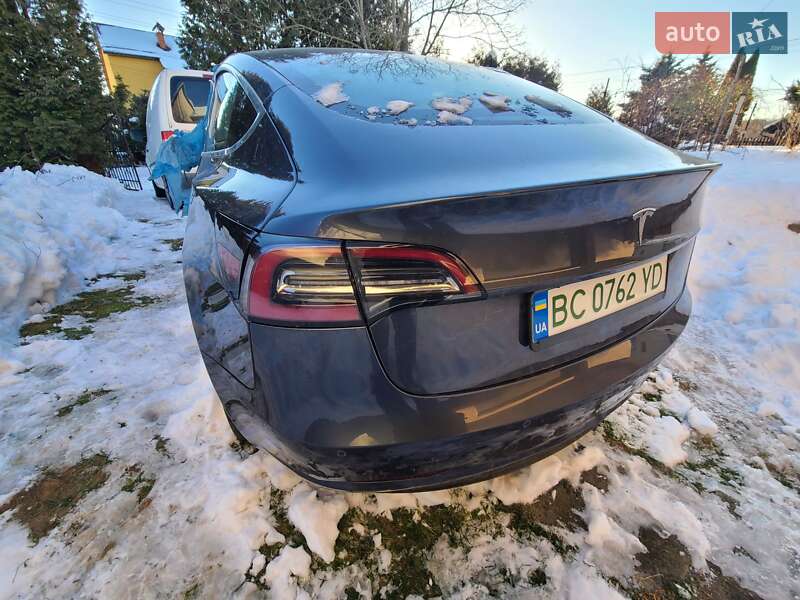 Седан Tesla Model 3 2019 в Львове