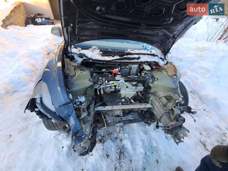 Седан Tesla Model 3 2019 в Львове