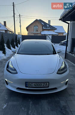 Седан Tesla Model 3 2021 в Дрогобыче