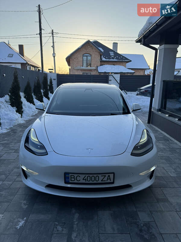 Tesla Model 3 2021