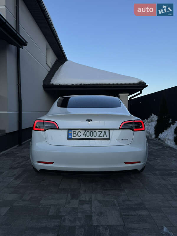 Седан Tesla Model 3 2021 в Дрогобыче