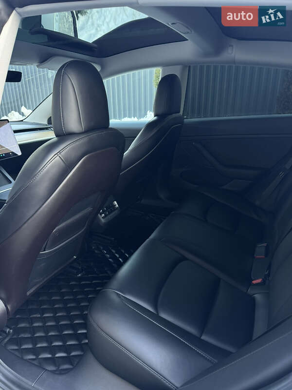 Седан Tesla Model 3 2021 в Дрогобыче