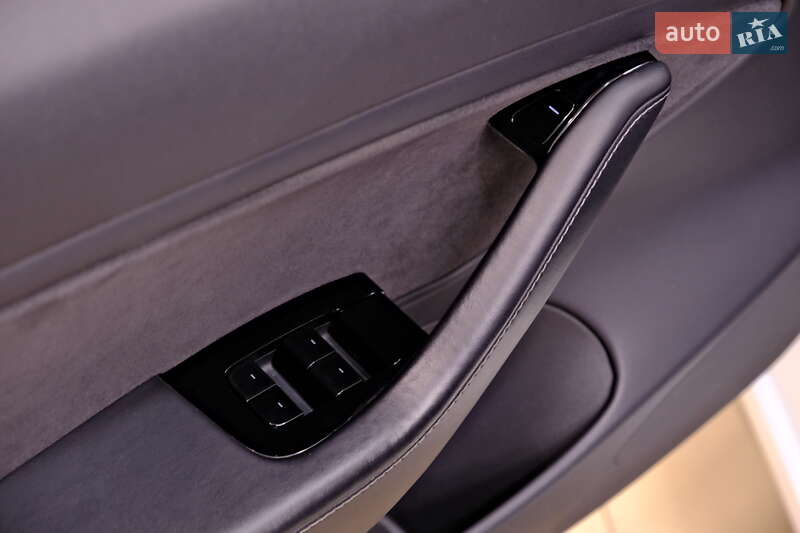 Седан Tesla Model 3 2019 в Одессе