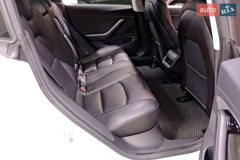 Седан Tesla Model 3 2019 в Одессе