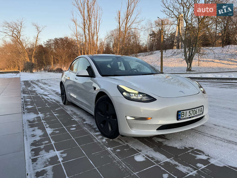 Седан Tesla Model 3 2022 в Кременчуці