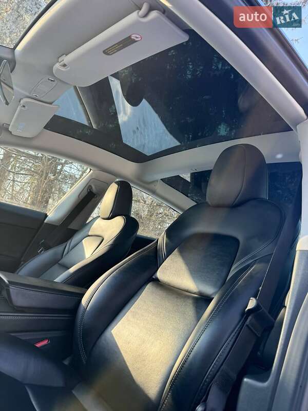 Седан Tesla Model 3 2023 в Хмельницком
