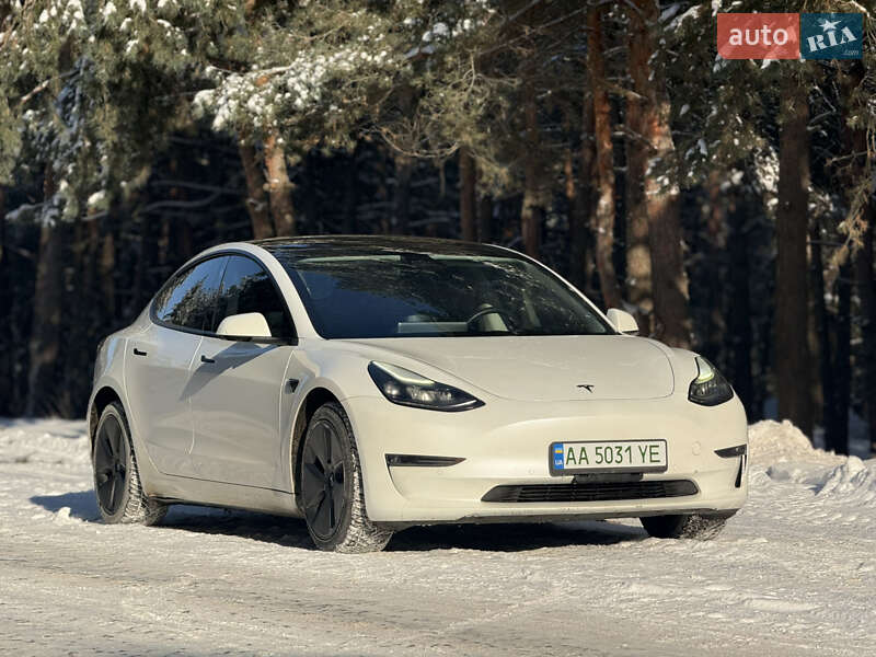 Седан Tesla Model 3 2022 в Києві