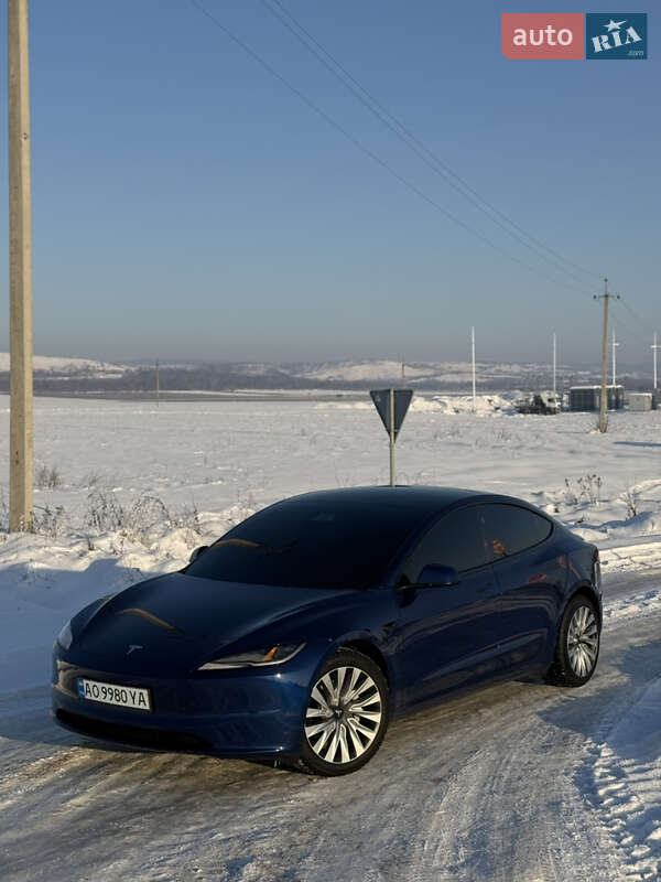 Седан Tesla Model 3 2025 в Хусті