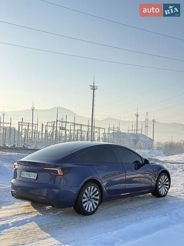 Седан Tesla Model 3 2025 в Хусті