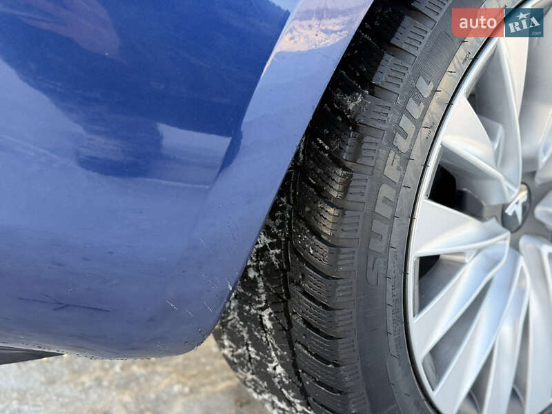 Седан Tesla Model 3 2025 в Хусті