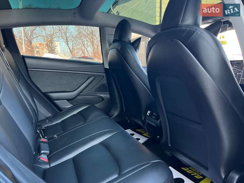 Седан Tesla Model 3 2019 в Ивано-Франковске