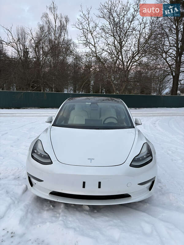 Седан Tesla Model 3 2019 в Киеве