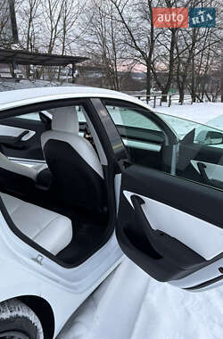 Седан Tesla Model 3 2019 в Киеве