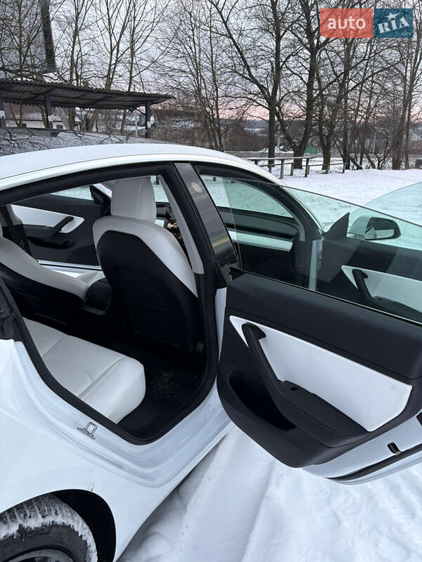 Седан Tesla Model 3 2019 в Киеве