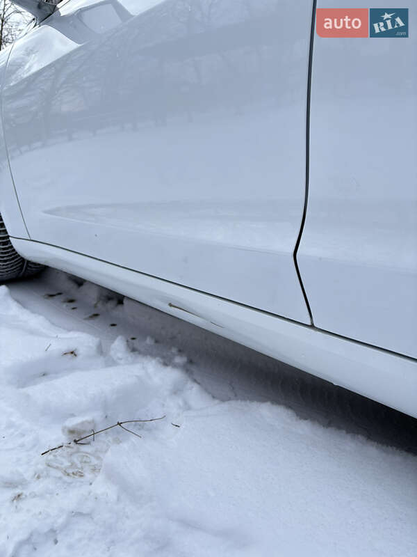 Седан Tesla Model 3 2019 в Киеве