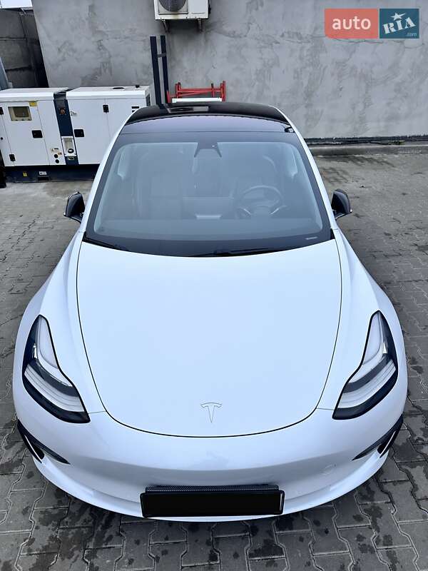 Седан Tesla Model 3 2018 в Києві