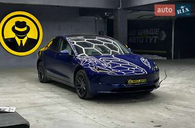 Седан Tesla Model 3 2024 в Чернівцях