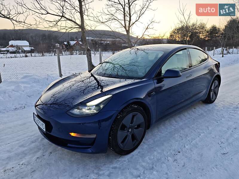 Седан Tesla Model 3 2023 в Львове
