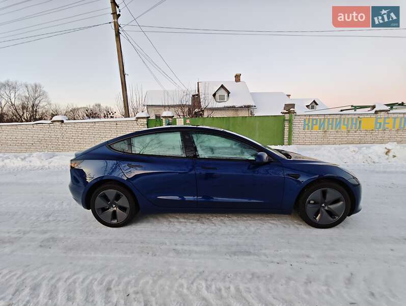 Седан Tesla Model 3 2023 в Львове