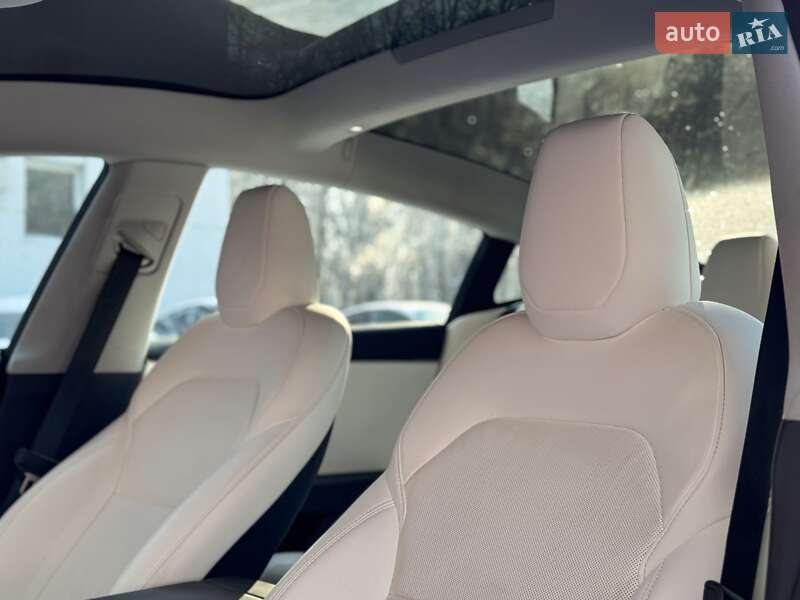 Седан Tesla Model 3 2024 в Киеве