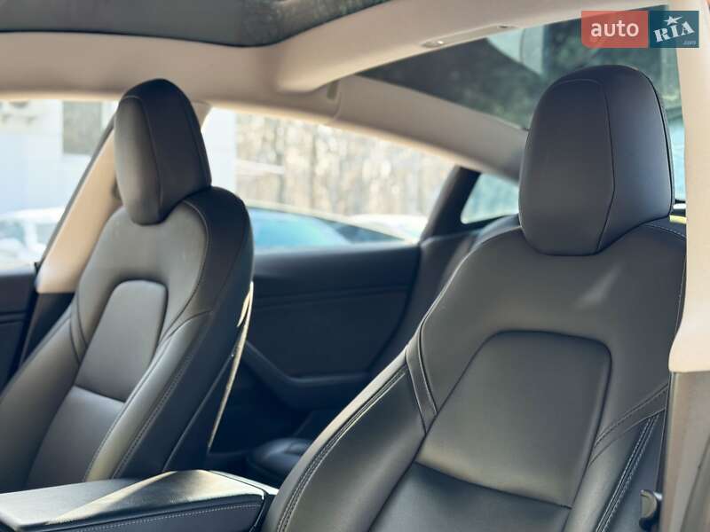 Седан Tesla Model 3 2019 в Києві