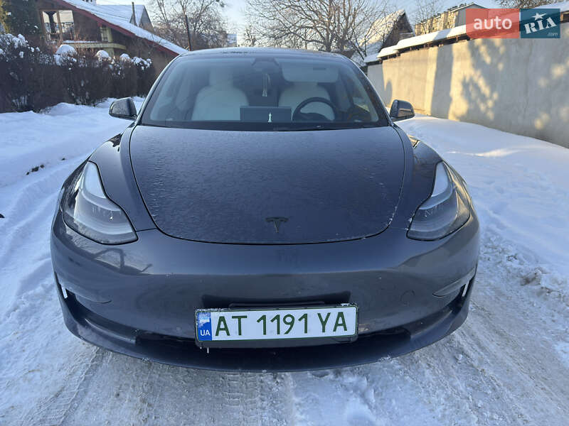 Седан Tesla Model 3 2022 в Івано-Франківську