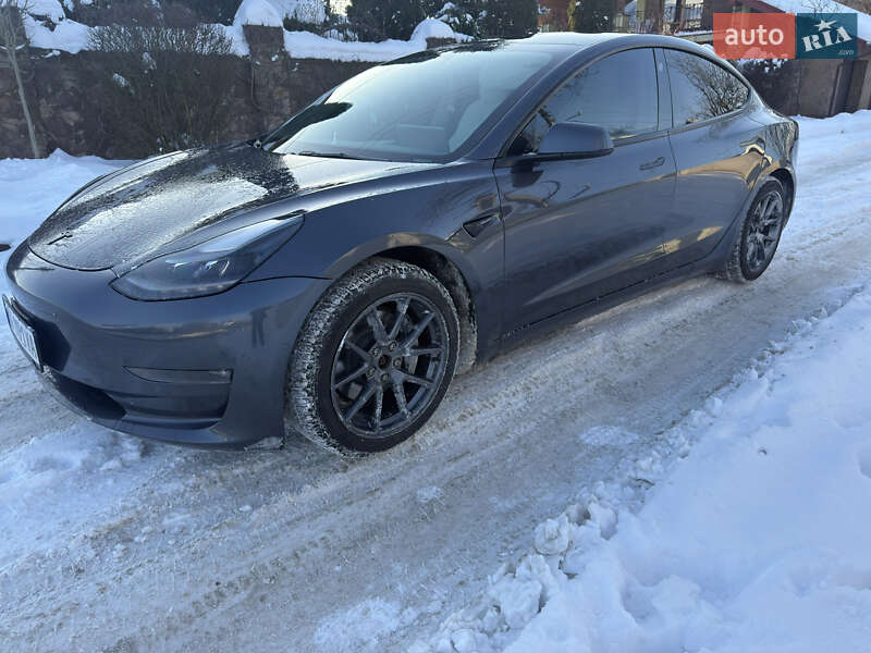 Седан Tesla Model 3 2022 в Івано-Франківську