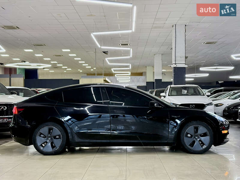 Седан Tesla Model 3 2021 в Николаеве