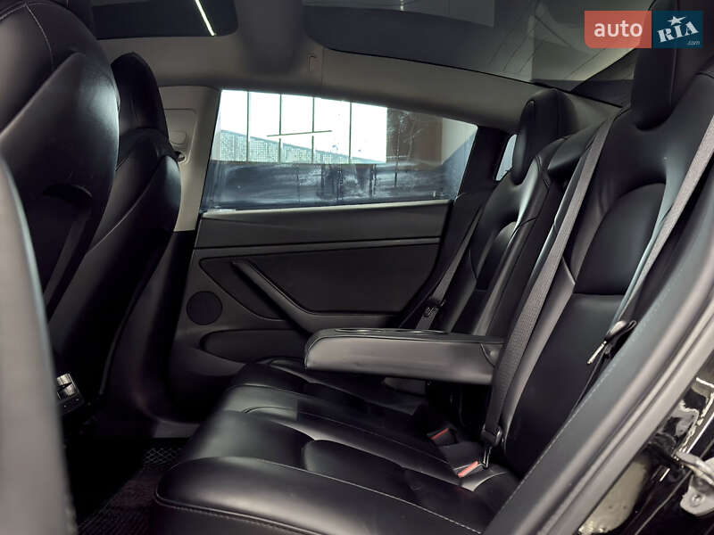 Седан Tesla Model 3 2021 в Николаеве