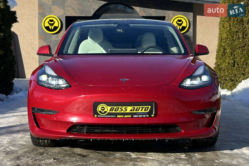 Седан Tesla Model 3 2023 в Львове