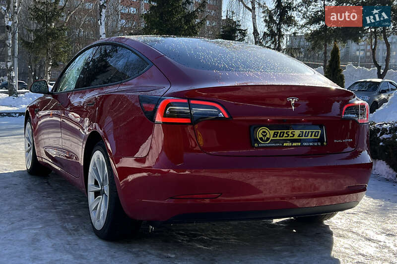 Седан Tesla Model 3 2023 в Львове