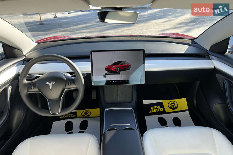 Седан Tesla Model 3 2023 в Львове
