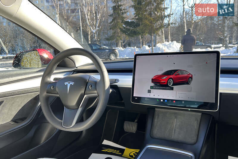 Седан Tesla Model 3 2023 в Львове