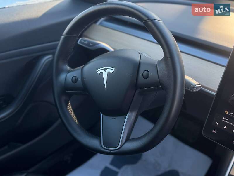 Седан Tesla Model 3 2019 в Дніпрі