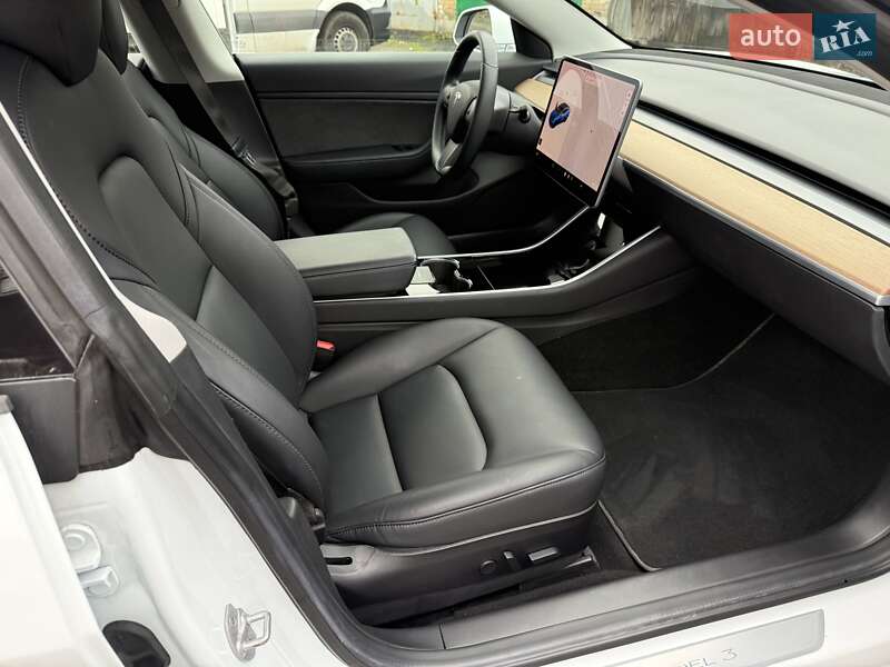 Седан Tesla Model 3 2018 в Киеве