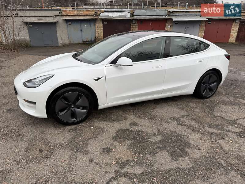Седан Tesla Model 3 2018 в Киеве