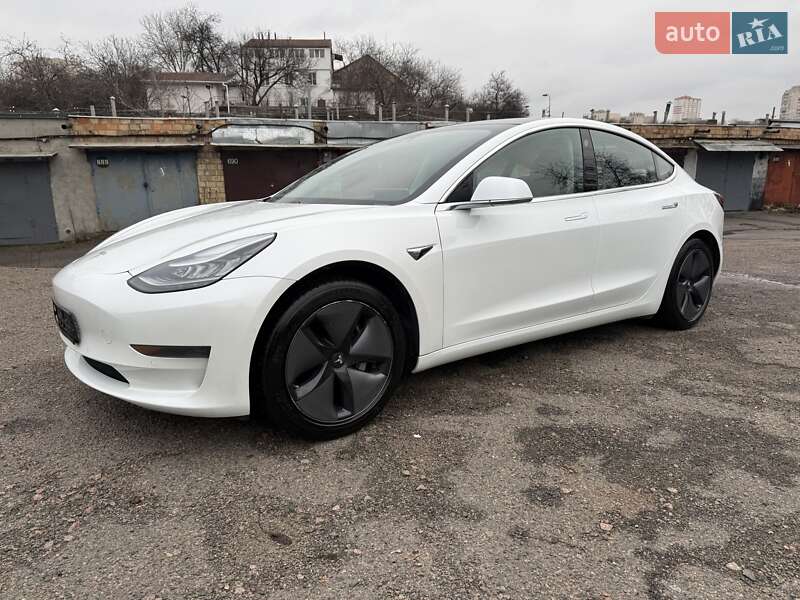 Седан Tesla Model 3 2018 в Киеве