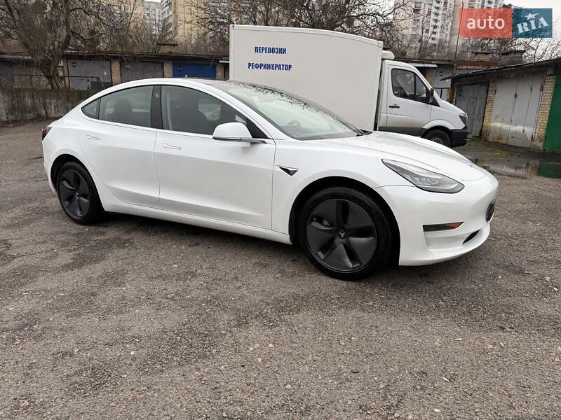 Седан Tesla Model 3 2018 в Киеве