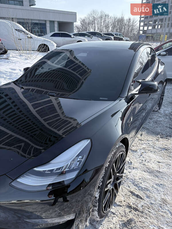 Седан Tesla Model 3 2019 в Дніпрі