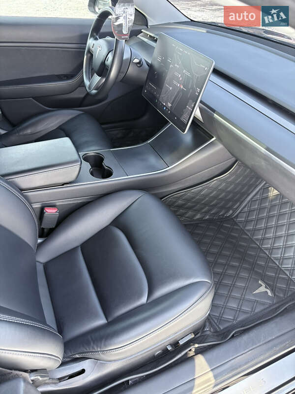 Седан Tesla Model 3 2019 в Дніпрі