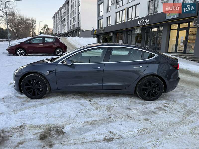 Седан Tesla Model 3 2019 в Львове