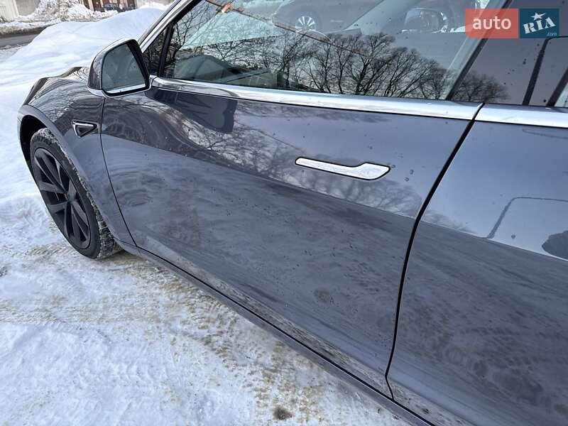 Седан Tesla Model 3 2019 в Львове