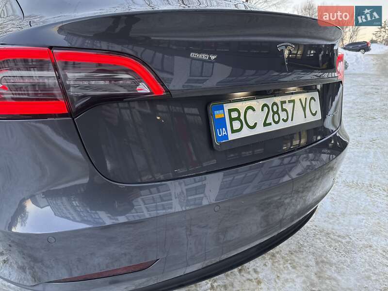 Седан Tesla Model 3 2019 в Львове