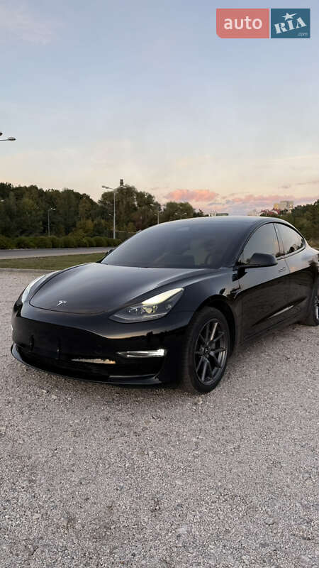 Седан Tesla Model 3 2021 в Дніпрі